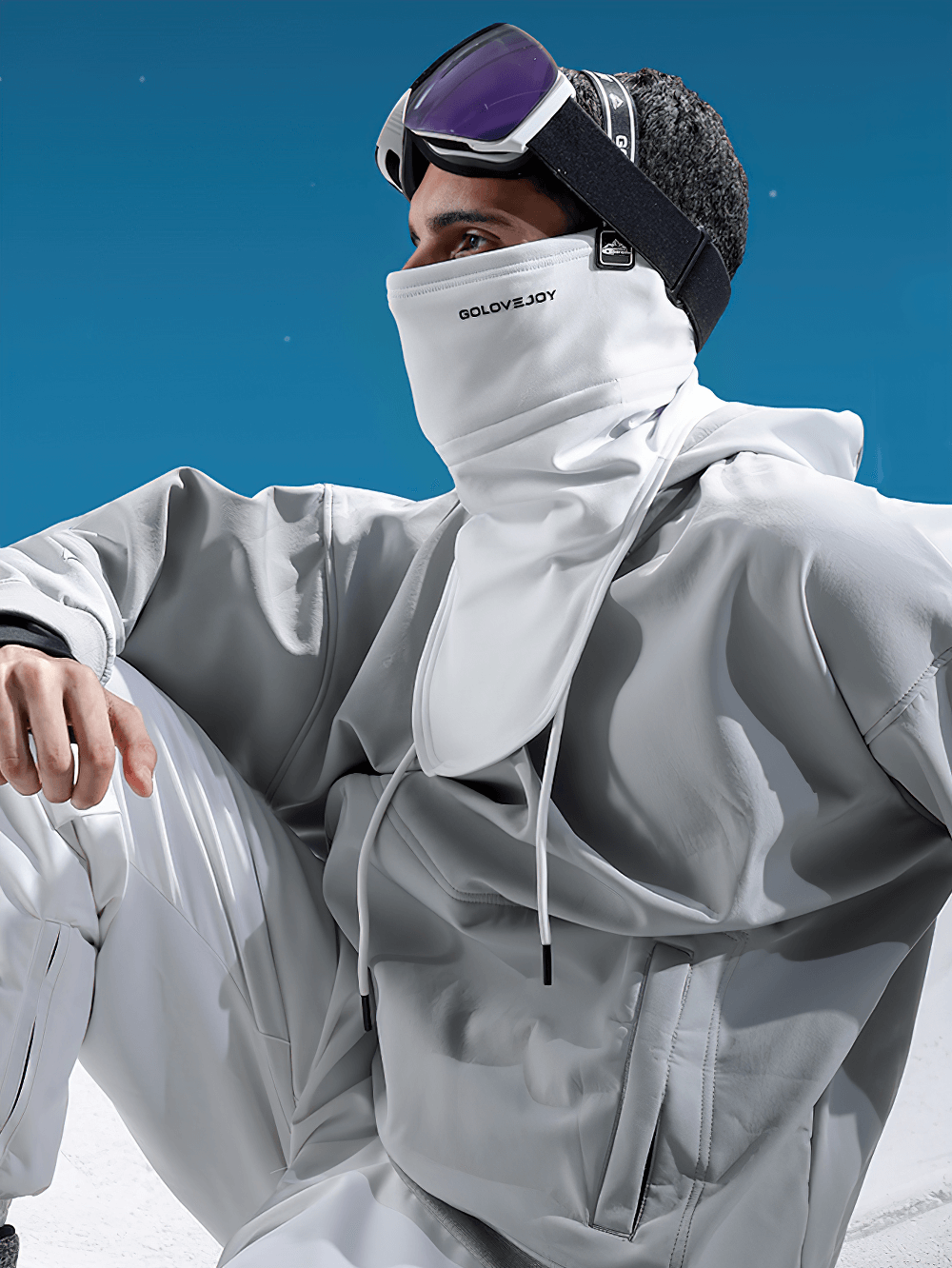 Man wearing Windproof Cycling and Ski Mask SF2497 with neck cover, perfect for winter activities like skiing and cycling.